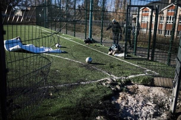 S&acirc;n trường đại học Donetsk sau khi Ukraina ph&aacute;o k&iacute;ch