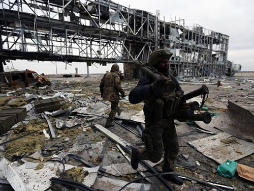 Sân bay Donetsk bị tàn phá nặng nề Sân bay Donetsk bị tàn phá nặng nề