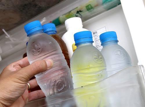 Kh&ocirc;ng n&ecirc;n uống nước lạnh khi đang bị ốm sốt