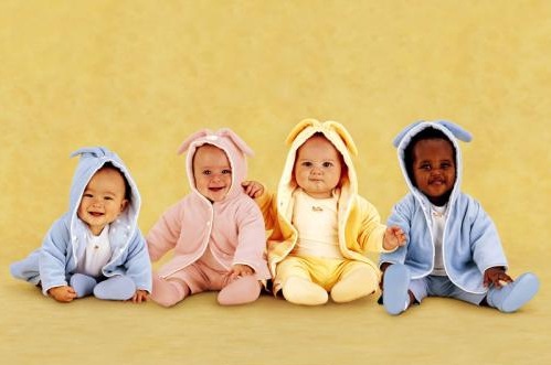 C&aacute;c b&agrave; mẹ n&ecirc;n ưu ti&ecirc;n chất lượng khi chọn quần &aacute;o cho trẻ sơ sinh