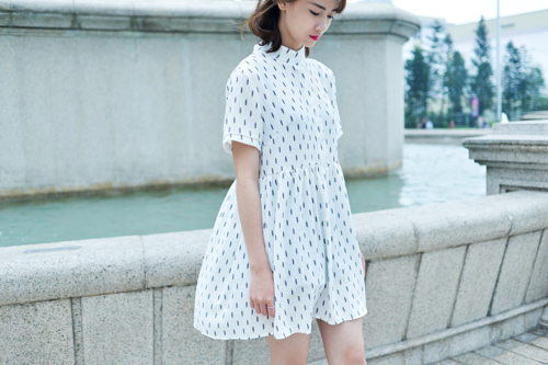 Váy babydoll mang lại sự trẻ trung, năng đ&ocirc;̣ng cho bạn gái