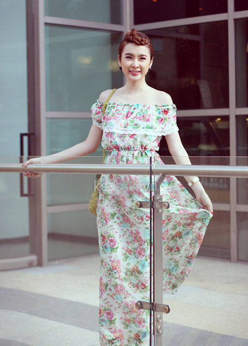 Chọn v&aacute;y maxi kh&ocirc;ng qu&aacute; rộng sẽ t&ocirc;n l&ecirc;n đường n&eacute;t cơ thể của ph&aacute;i đẹp