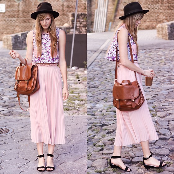 Chọn sơ mi hoa phối với ch&acirc;n v&aacute;y maxi pastel ngọt ng&agrave;o, thanh lịch