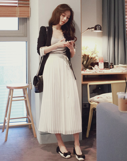 C&aacute;c c&ocirc; n&agrave;ng c&ocirc;ng sở ho&agrave;n to&agrave;n c&oacute; thể diện ch&acirc;n v&aacute;y maxi v&agrave; &aacute;o blazer đi l&agrave;m