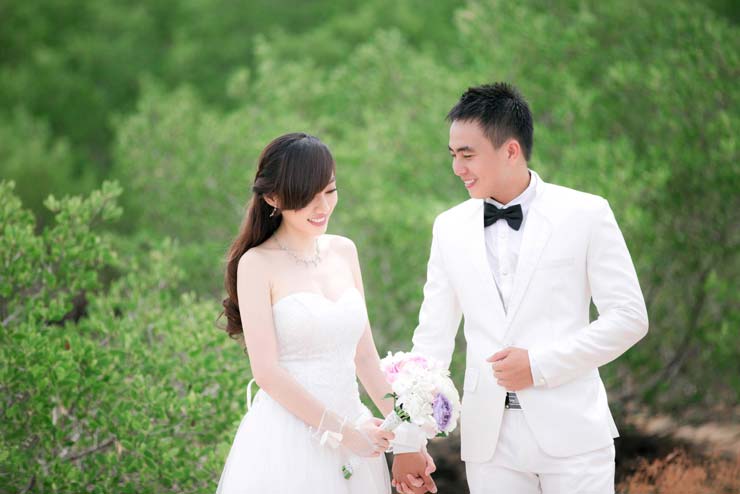 Vest ch&uacute; rể m&agrave;u trắng cũng rất được ưa chuộng trong năm 2014