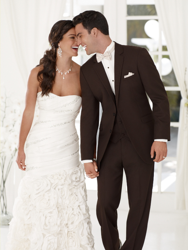 Tuxedo nhẹ nh&agrave;ng nhưng kh&ocirc;ng k&eacute;m phần lịch sự