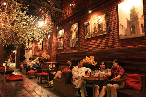 Align Cafe được giới đam mê 3D coi như “trụ sở” của 3D Việt Nam tại Hà Nội và bất cứ ai có hứng thú hay yêu thích 3D đều có thể đến đây để vừa nhâm nhi một tách café vừa tìm hiểu hoặc chia sẻ kiến thức về 3D, đây ắt hẳn là một điểm đến thú vị trong ngày lễ Valentine cho các đôi tình nhân