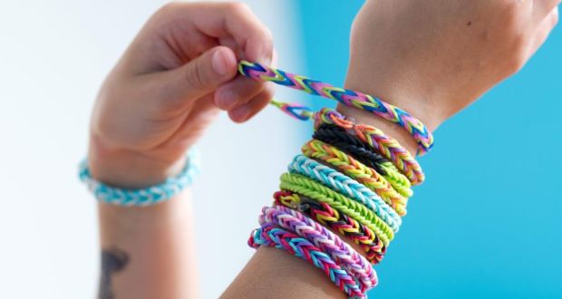 v&ograve;ng tay d&acirc;y nịt chứa chất g&acirc;y v&ocirc; sinh