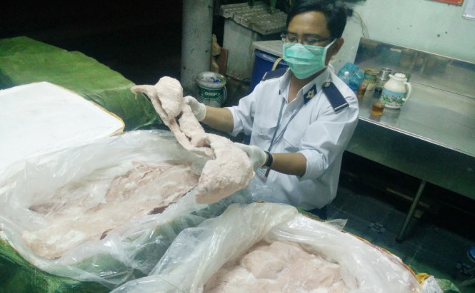 V&uacute; heo thối nhập từ Trung Quốc về biến th&agrave;nh v&uacute; d&ecirc; nướng b&aacute;n cho kh&aacute;ch h&agrave;ng