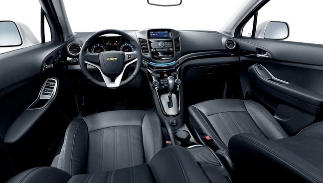 Chevrolet Orlando 2015 vẻ ngo&agrave;i mạnh mẽ hơn đồng thời tăng tầm nh&igrave;n từ ph&iacute;a sau