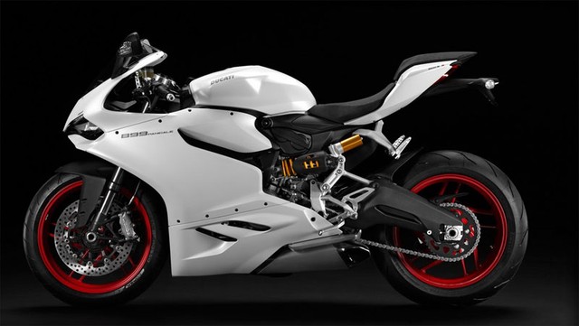 Thiết kế tổng thể của xe Ducati 959 Panigale kh&ocirc;ng c&oacute; nhiều sự kh&aacute;c biệt so với đ&agrave;n anh 