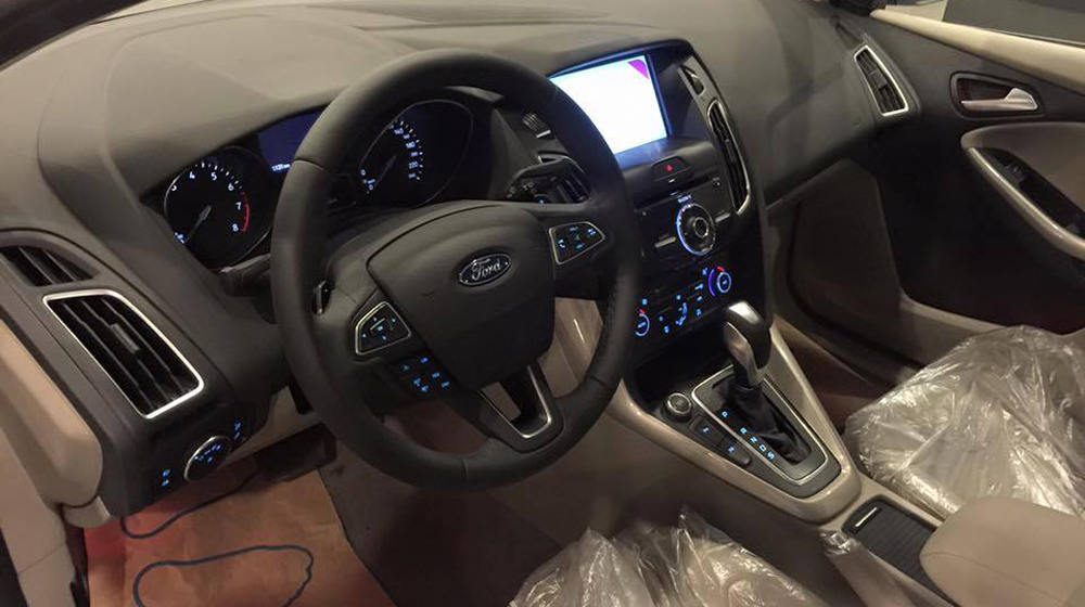 Ford Focus 2016 sở hữu kh&ocirc;ng gian nội thất được trang bị ở mức vừa phải