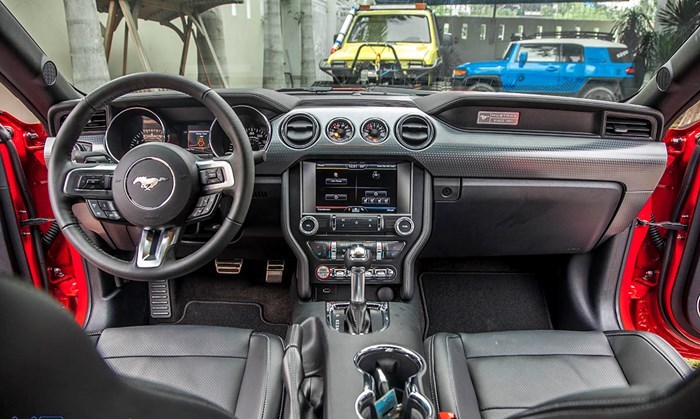 Nội thất của Ford Mustang sử dụng c&aacute;c chi tiết v&agrave; trang bị hiện đại