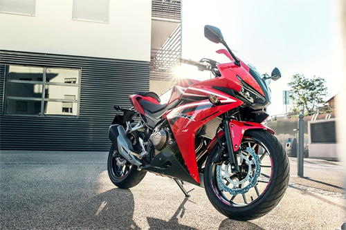 Sức mạnh của Honda CBR500R 2016 được sản sinh từ khối động cơ 2 xy-lanh 