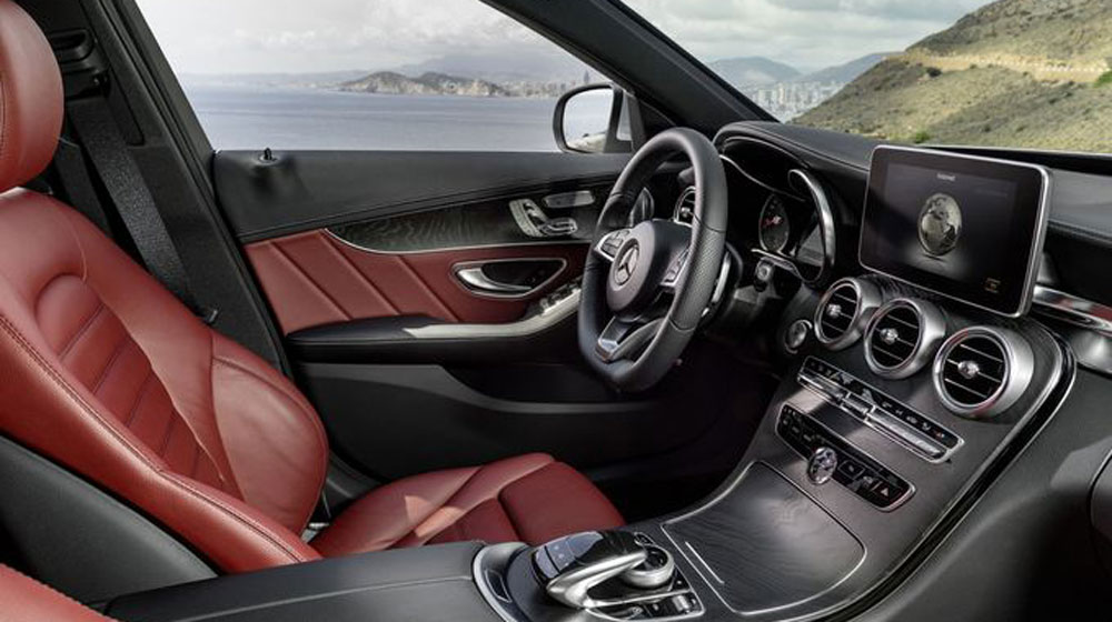 Thiết kế không gian nội thất của Mercedes C300 AMG đẹp mắt và chất lượng cao cấp Thiết kế không gian nội thất của Mercedes C300 AMG đẹp mắt và chất lượng cao cấp