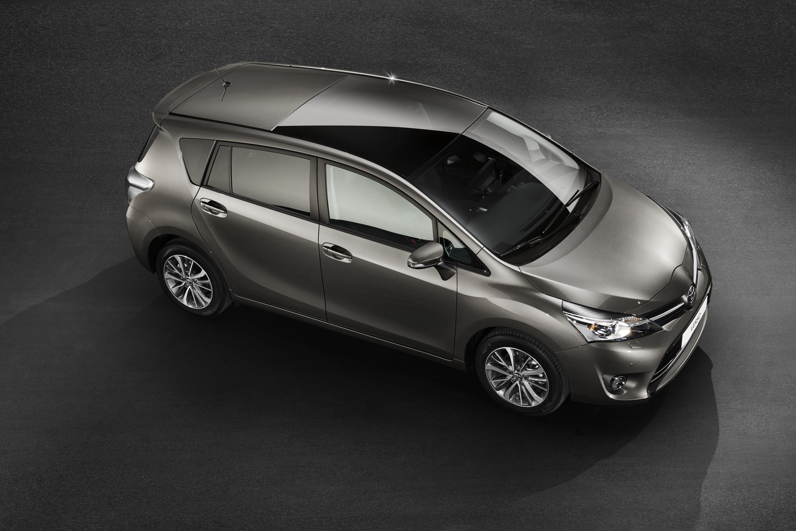 Toyota Verso 2016 c&oacute; nhiều thay đổi b&ecirc;n trong cabin