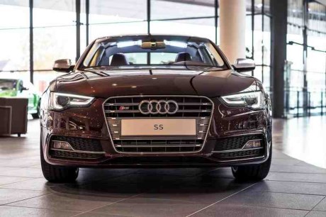 Xe Audi S5 Coupe mới c&oacute; th&ecirc;m sơn m&agrave;u gỗ gụ độc đ&aacute;o c&oacute; t&ecirc;n Mahogany Mica