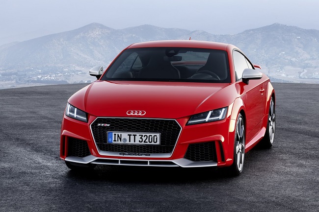 Xe Audi TT RS 2017 tr&ocirc;ng thể thao hơn nhiều với những n&acirc;ng cấp về cả ngoại thất v&agrave; nội thất