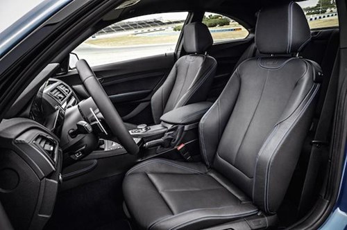 Nội thất của BMW M2 Coupe kh&ocirc;ng c&oacute; qu&aacute; nhiều điểm kh&aacute;c biệt