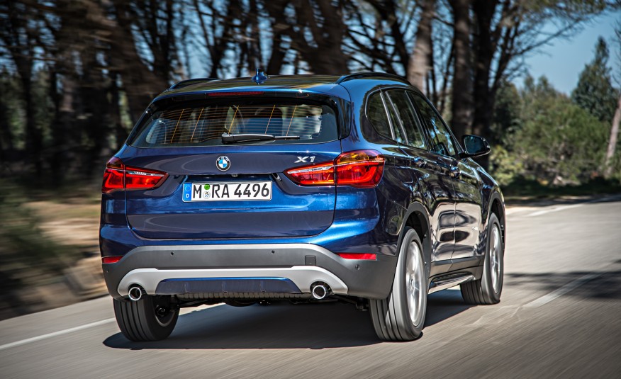 Thiết kế khoang h&agrave;nh kh&aacute;ch của BMW X1 2016 trau chuốt hơn