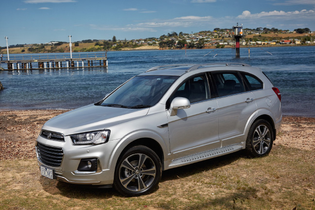 Chevrolet Captiva 2016 được giới thiệu với 2 phi&ecirc;n bản động cơ