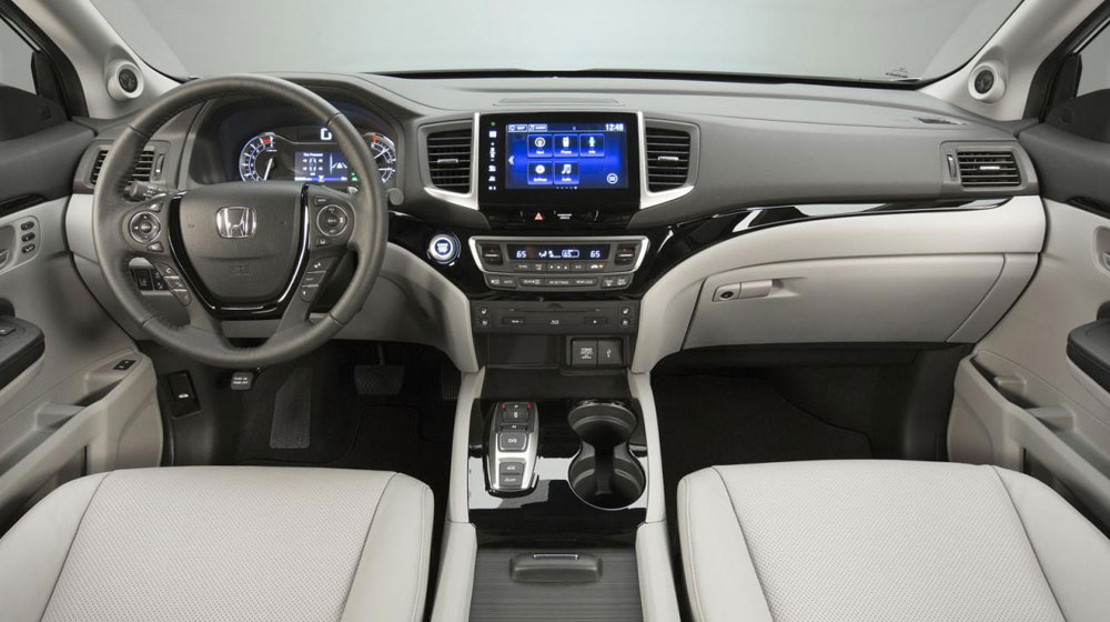 Kh&ocirc;ng gian nội thất của Honda Pilot được trang bị nhiều vật liệu chất lượng cao v&agrave; th&ecirc;m nhựa mềm