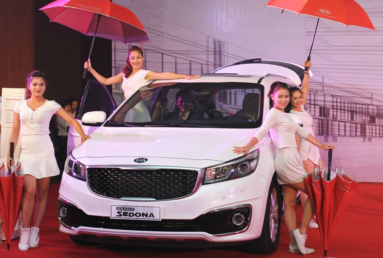 lắp r&aacute;p xe Kia Grand Sedona (CKD) theo đ&uacute;ng ti&ecirc;u chuẩn to&agrave;n cầu