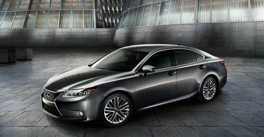 &Ocirc; t&ocirc; Lexus ES350 2015 đang được b&aacute;n ra tại thị trường Việt Nam