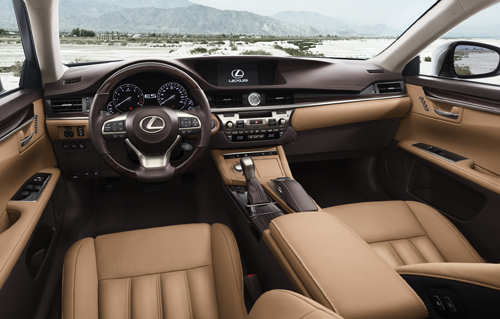 Lexus ES 350 mang tới kh&ocirc;ng gian nội thất rộng hơn với sự tiện nghi