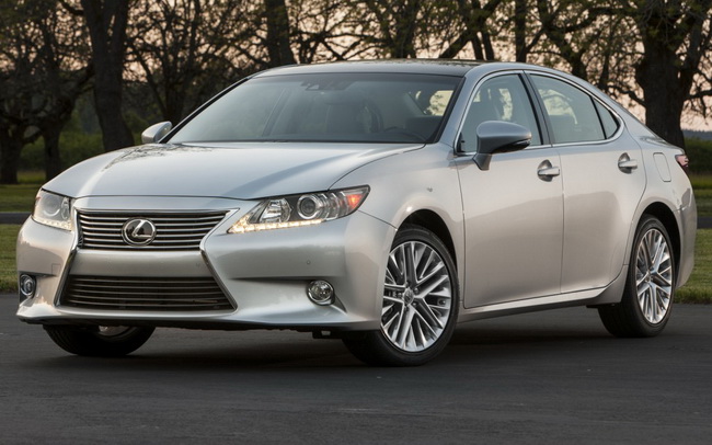 Xe Lexus ES 350 2016 sở hữu thiết kế hiện đại