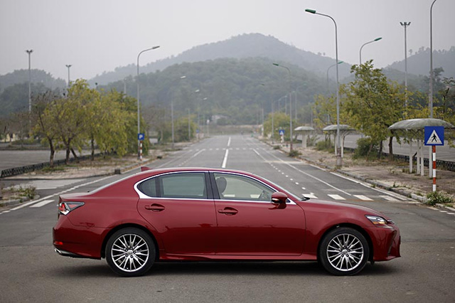Xe Lexus GS 350 sở hữu động cơ V6 dung t&iacute;ch 3.5L