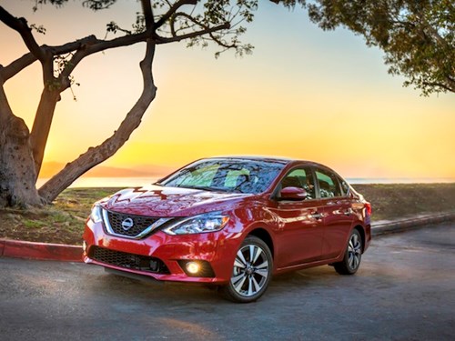 Xe Nissan Sentra 2016 phi&ecirc;n bản mới đ&atilde; được n&acirc;ng cấp phần đầu 