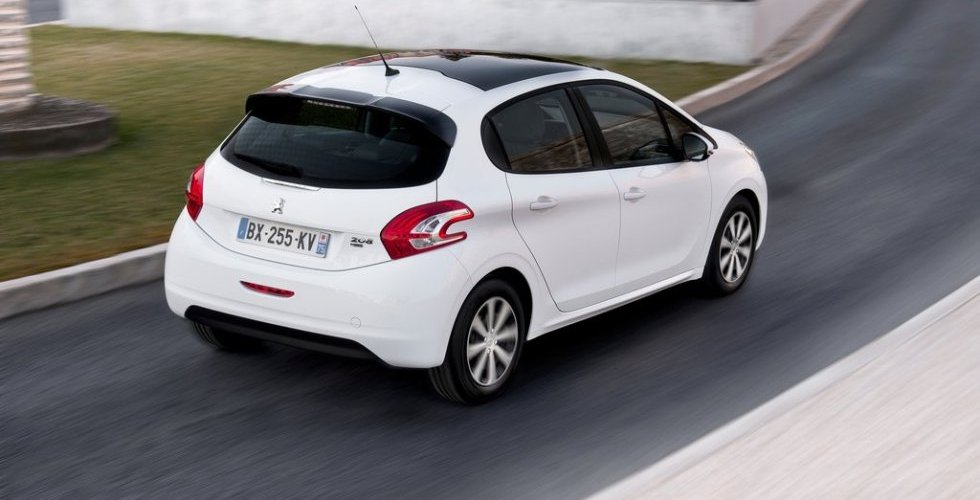 Xe Peugeot 208 được trang bị động cơ xăng 1.6L 4 xi-lanh thẳng h&agrave;ng 