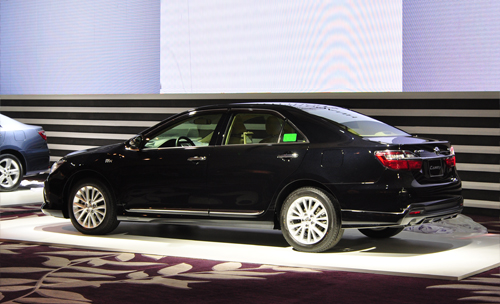 Toyota Camry 2015 cung cấp hai tuỳ chọn động cơ cho thị trường Việt Nam