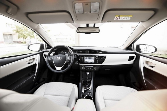 Toyota Corolla Altis 2016 l&agrave; một chiếc sedan đầy đủ tiện nghi 