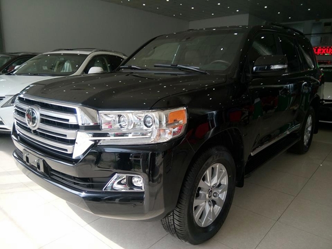 Toyota Land Cruiser 2016 thể hiện r&otilde; chất thể thao, mạnh mẽ