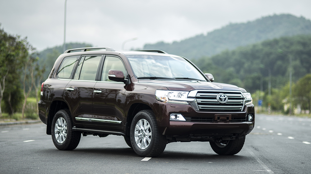 Xe Toyota Land Cruiser 2015 mang đậm phong c&aacute;ch thể thao khỏe khoắn