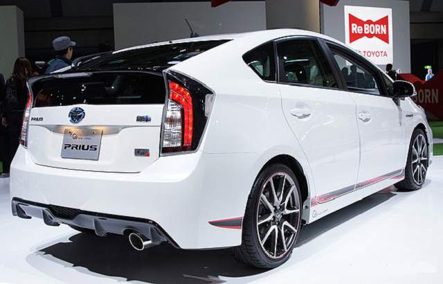 Toyota Prius 2016 tiêu thụ trung bình 2,5 lít/100km Toyota Prius 2016 tiêu thụ trung bình 2,5 lít/100km