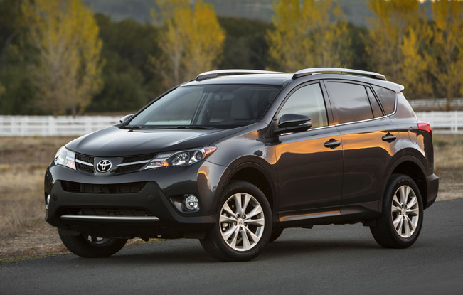 D&ograve;ng xe SUV Toyota thu được doanh số cao hơn c&aacute;c đối thủ cạnh tranh trong năm ngo&aacute;i