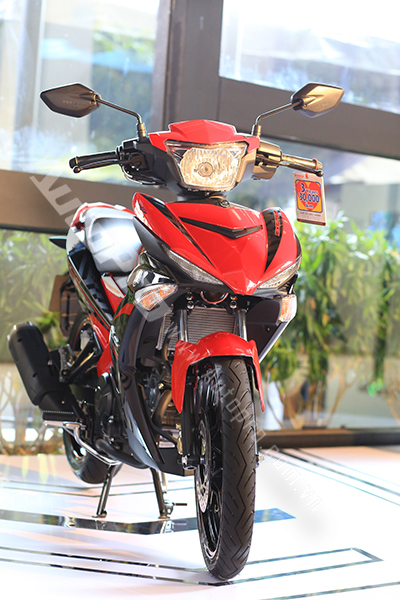 Mẫu xe máy mới Yamaha Exciter 150 2015 có thiết kế cứng cáp và đậm chất thể thao hơn Mẫu xe máy mới Yamaha Exciter 150 2015 có thiết kế cứng cáp và đậm chất thể thao hơn