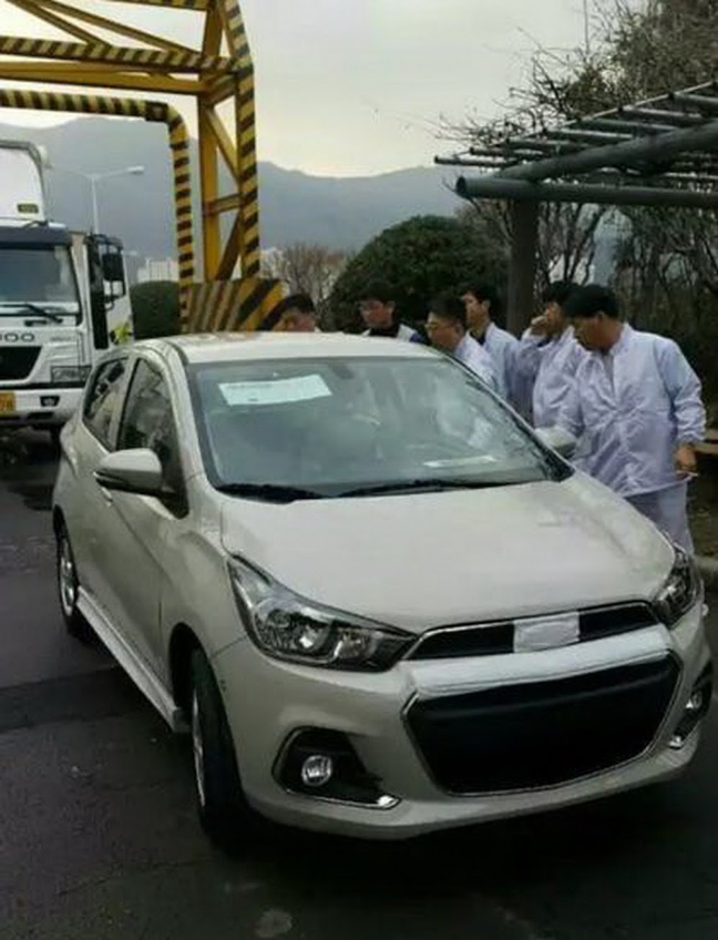 Chevrolet Spark 2016 h&eacute; lộ h&igrave;nh ảnh tại H&agrave;n Quốc l&agrave; th&ocirc;ng tin được đ&ocirc;ng đảo t&iacute;n đồ chuộng mua &ocirc; t&ocirc; gi&aacute; rẻ quan t&acirc;m