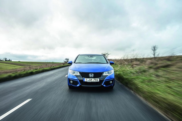 Civic Sport 2015 - phi&ecirc;n bản xe &ocirc; t&ocirc; mới được trang bị hệ thống hỗ trợ l&aacute;i linh hoạt 