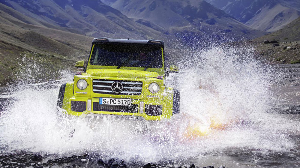 G500 4x4&sup2; được trang bị bộ bảo vệ th&acirc;n xe bằng th&eacute;p kh&ocirc;ng gỉ v&agrave; lốp xe d&agrave;y hơn để vận h&agrave;nh tr&ecirc;n những địa h&igrave;nh khắc nghiệt nhất