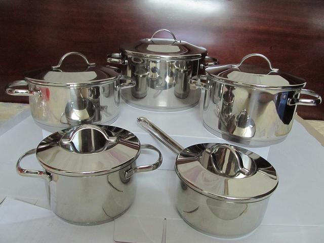 Xoong, nồi H&agrave;n Quốc c&oacute; nguy cơ g&acirc;y nhiễm độc kim loại, ngộ độc m&atilde;n t&iacute;nh đang bị trả về nơi sản xuất