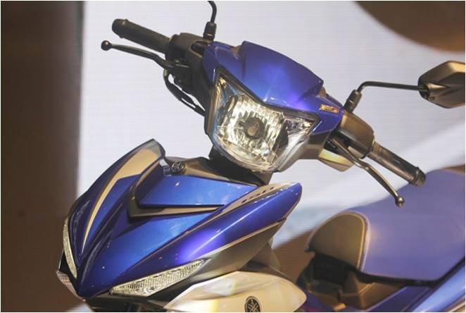 Phần đầu xe Yamaha Exciter 150 c&oacute; mặt nạ mới, đ&egrave;n xi-nhan nhỏ gọn