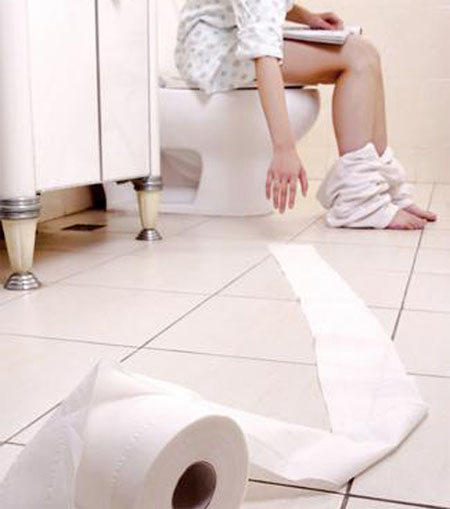 Giấy vệ sinh v&agrave; 