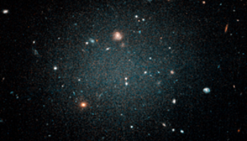  H&igrave;nh ảnh thi&ecirc;n h&agrave; NGC 1052-DF2 được nh&igrave;n qua k&iacute;nh viễn vọng: &iacute;t sao v&agrave; mỏng Ảnh: P. van Dokkum / R. Abraham / STScI