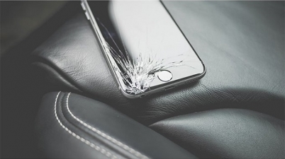 Điện thoại IPhone 8 sẽ bị kh&oacute;a cảm ứng khi thay m&agrave;n h&igrave;nh kh&ocirc;ng ch&iacute;nh h&atilde;ng. Ảnh minh họa