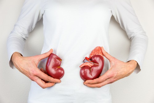 Người bị bệnh thận, c&aacute;c độc tố kh&ocirc;ng thể đ&agrave;o thải ra khỏi cơ thể g&acirc;y ngứa da