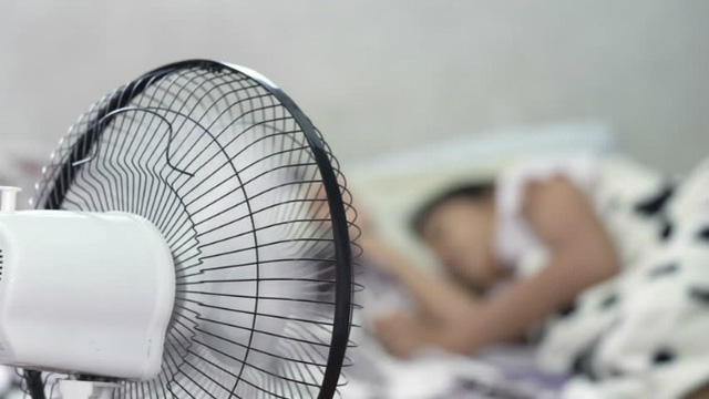 D&ugrave;ng quạt điện kh&ocirc;ng đ&uacute;ng c&aacute;ch rất dễ g&acirc;y hại 13Win19 ưu đãi hấp dẫn